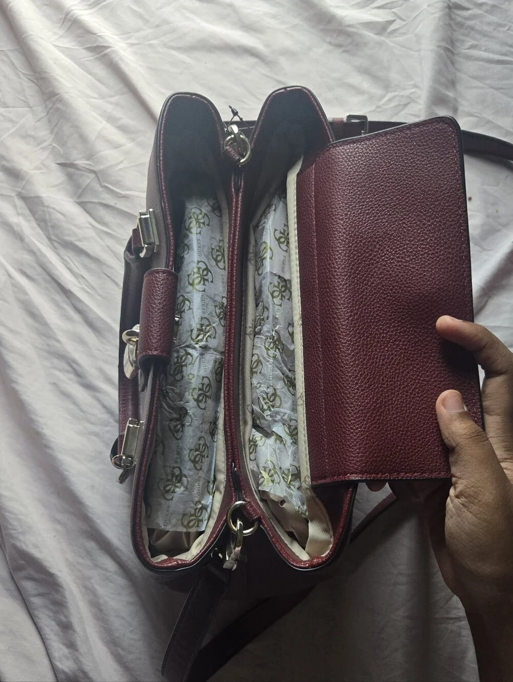 Guess Handbag With Adjustable Strap in Burgundy